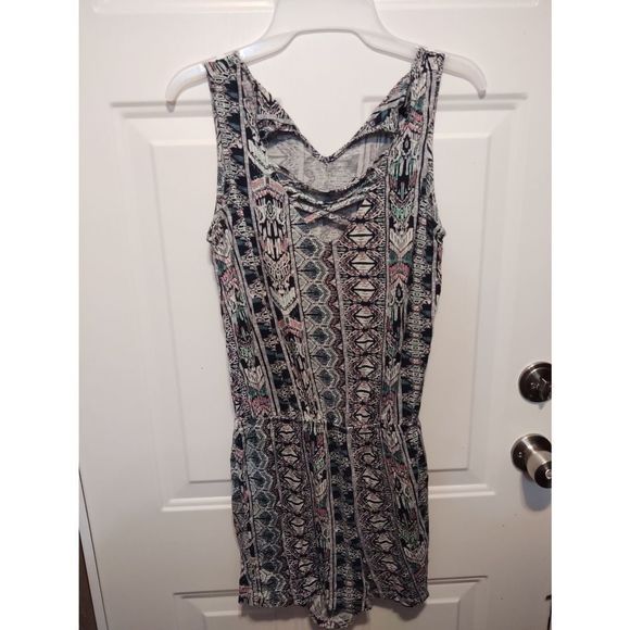 Rue 21 Black & White Summer Jumper Romper Nice & Cool Perfect for Summer Size Me - Picture 1 of 5